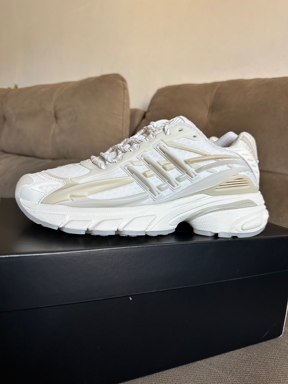 Pharrell Williams x adidas Adistar Jellyfish Chalk White — 44, Novo