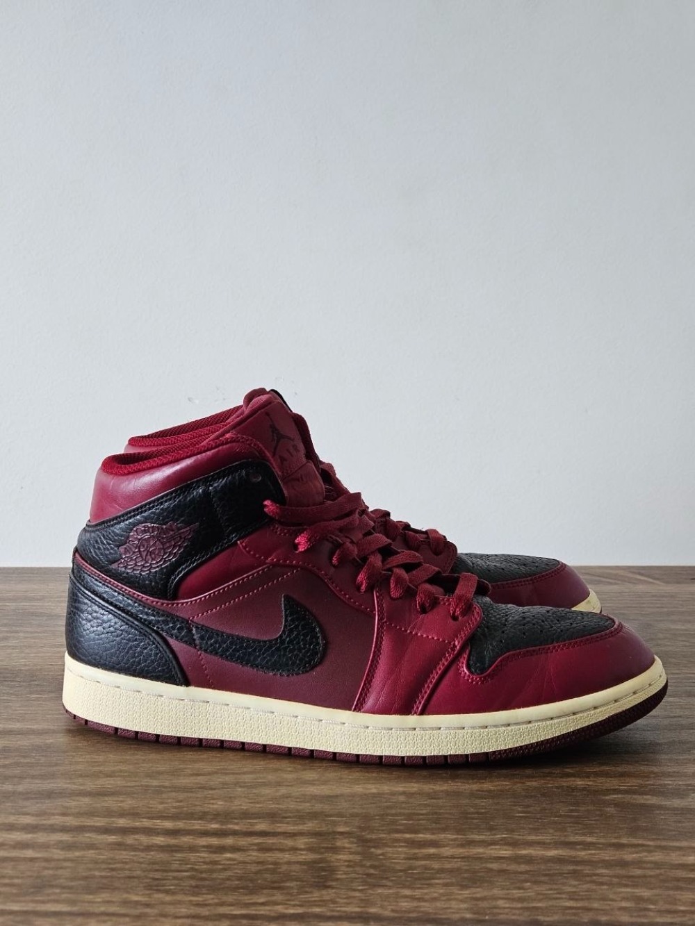 Air Jordan 1 Mid Reverse Banned — 42, Usado