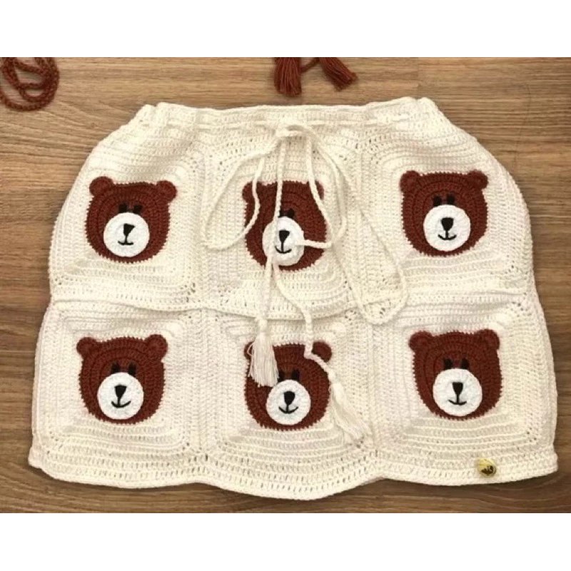 conjunto saia e bucket de crochê ursinho