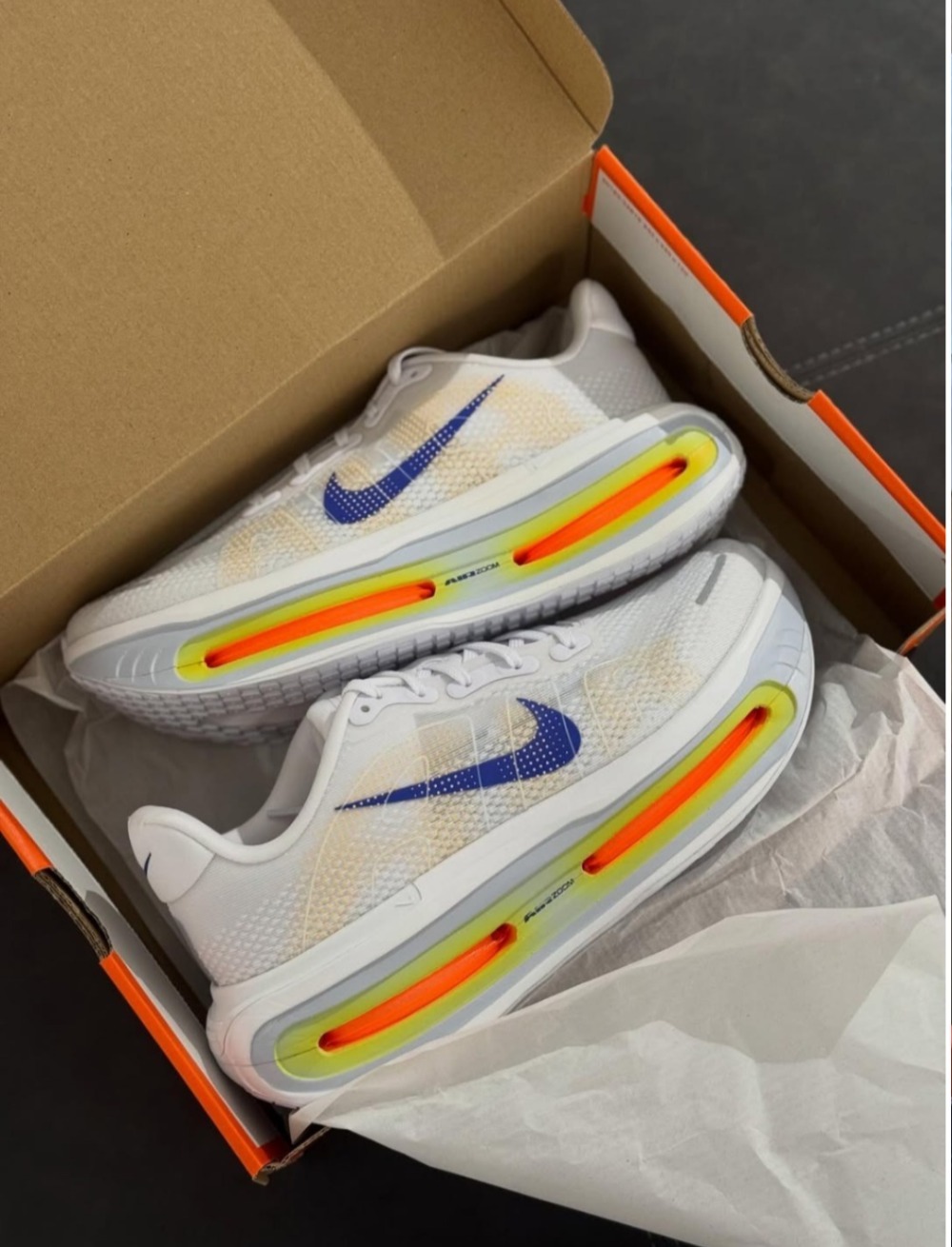 Nike Vomero Premium White Lapis Total Orange — 42, Novo