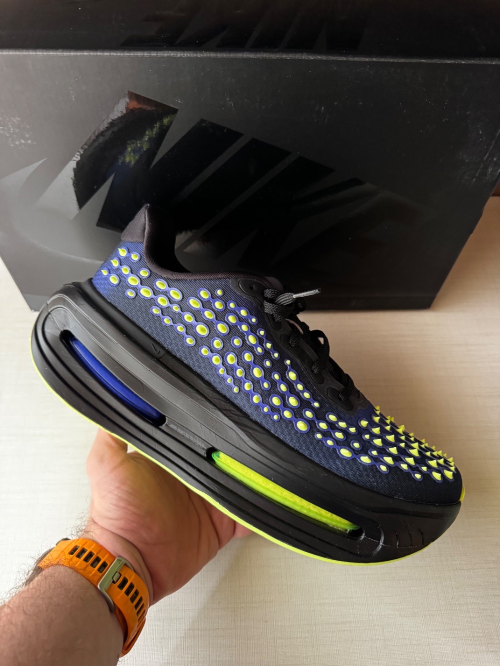 Nike Vomero Premium Rush Violet Volt Glow — 42, Novo