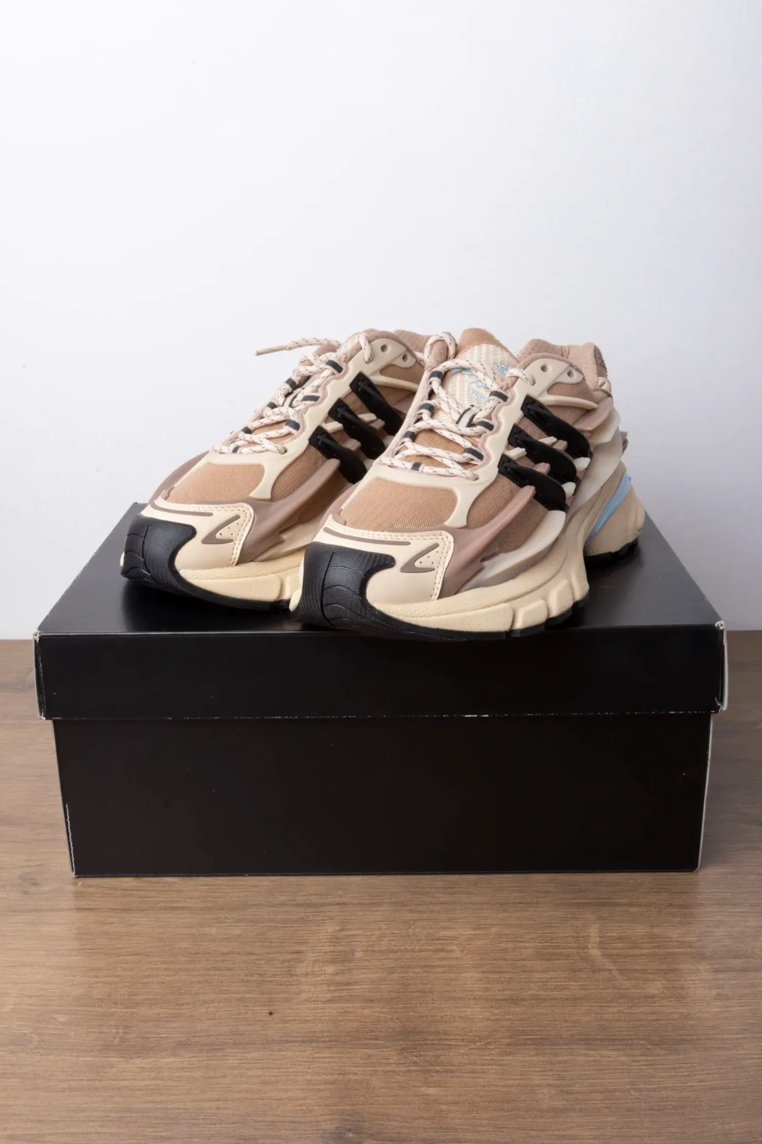 Pharrell Williams x adidas Adistar Jellyfish Crystal Sand Trace Brown — 41, Novo