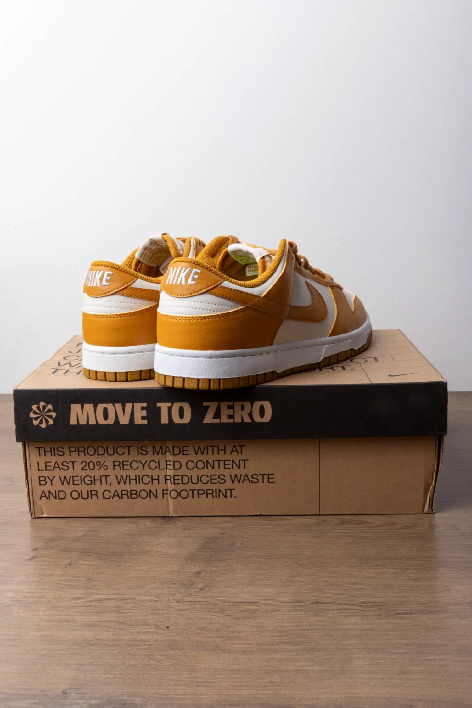 Foto 2 de Nike Dunk Low Next Nature Light Curry — 35, Novo