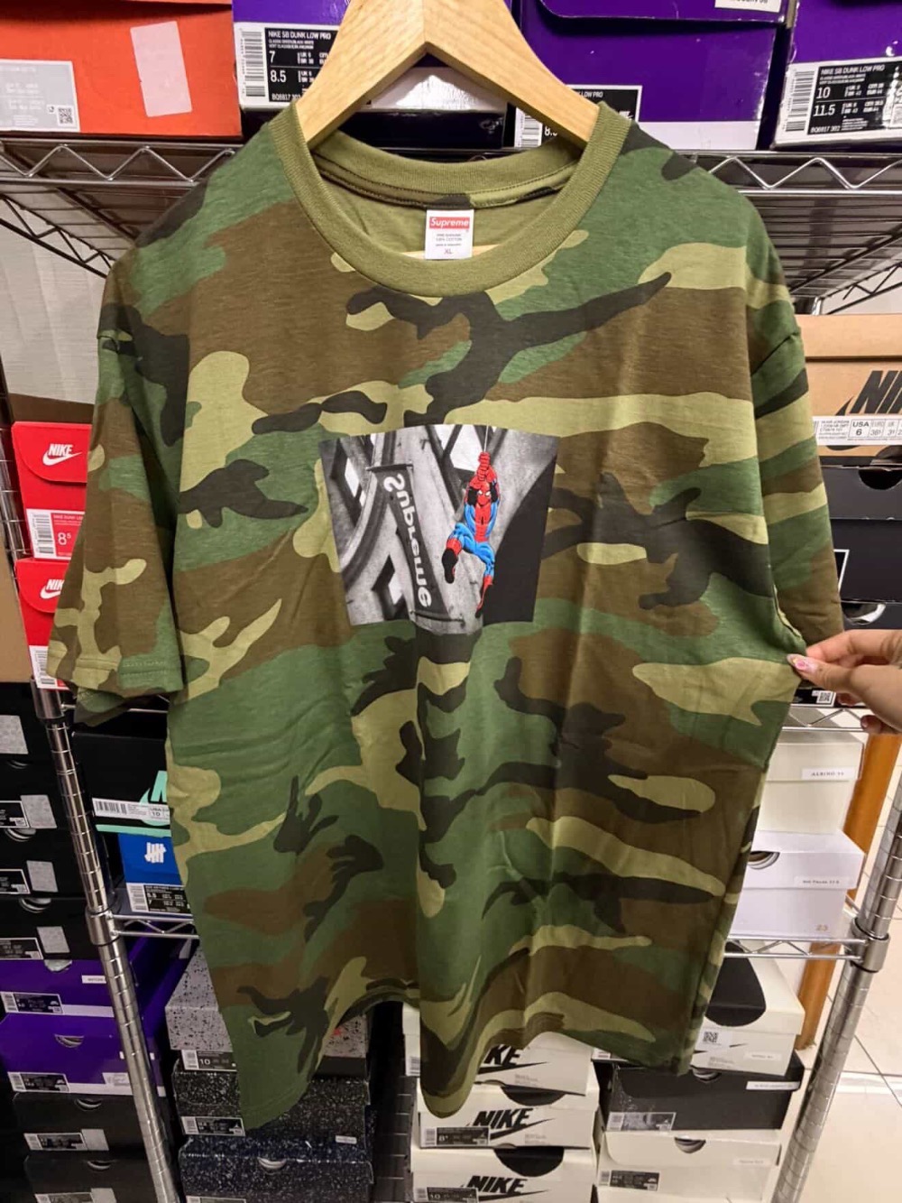 Camiseta Supreme Spider-Man Woodland Camo SS26-W1 — XG, Novo