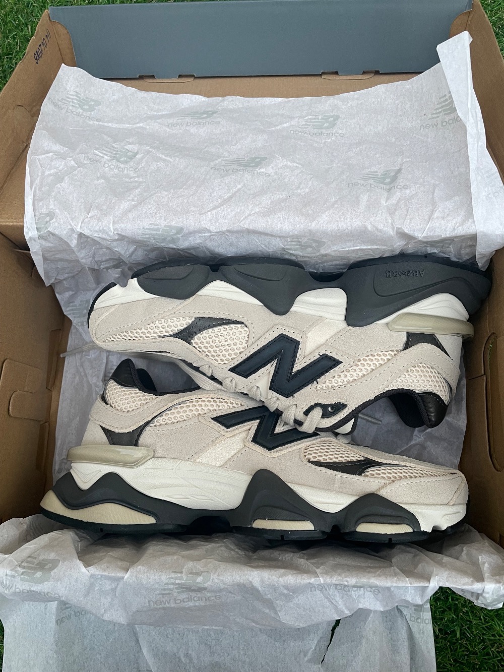 New Balance 9060 Timberwolf Black Cement — 40, Novo