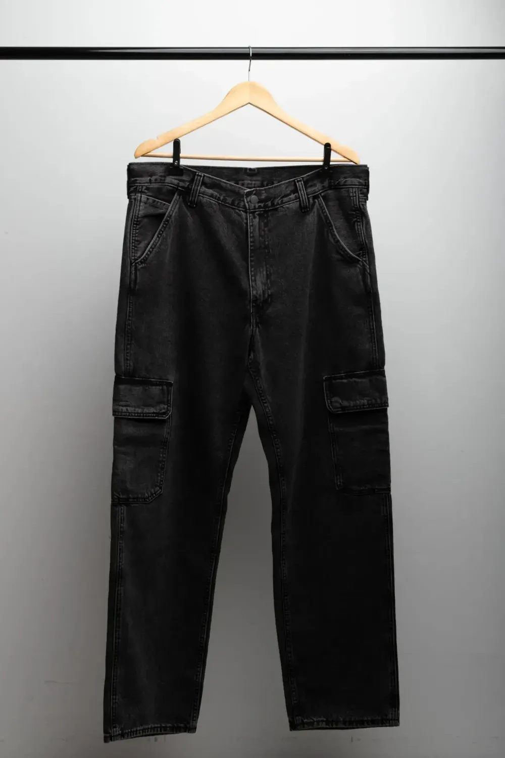 Calça Levi's 568 Loose Cargo Black — 56, Novo