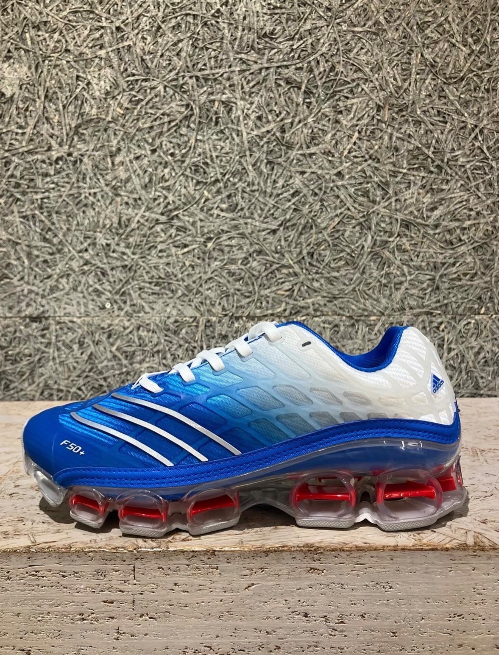 adidas Megaride F50 Blue Bird Silver Metallic Cloud White — 43, Novo