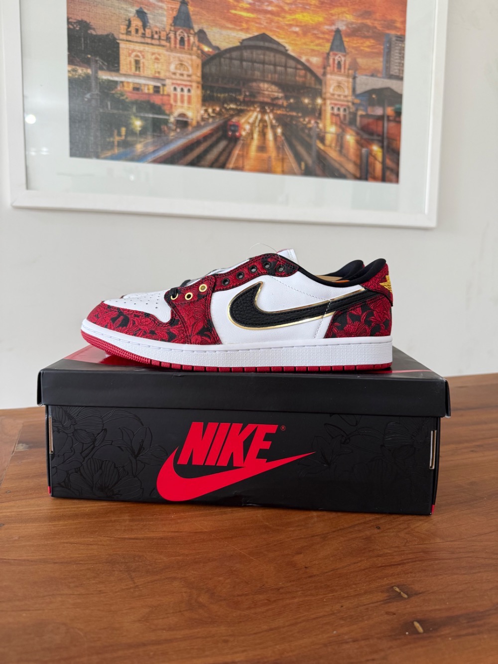 Air Jordan 1 Low Last Dance At The Garden Varsity Red — 43, Novo