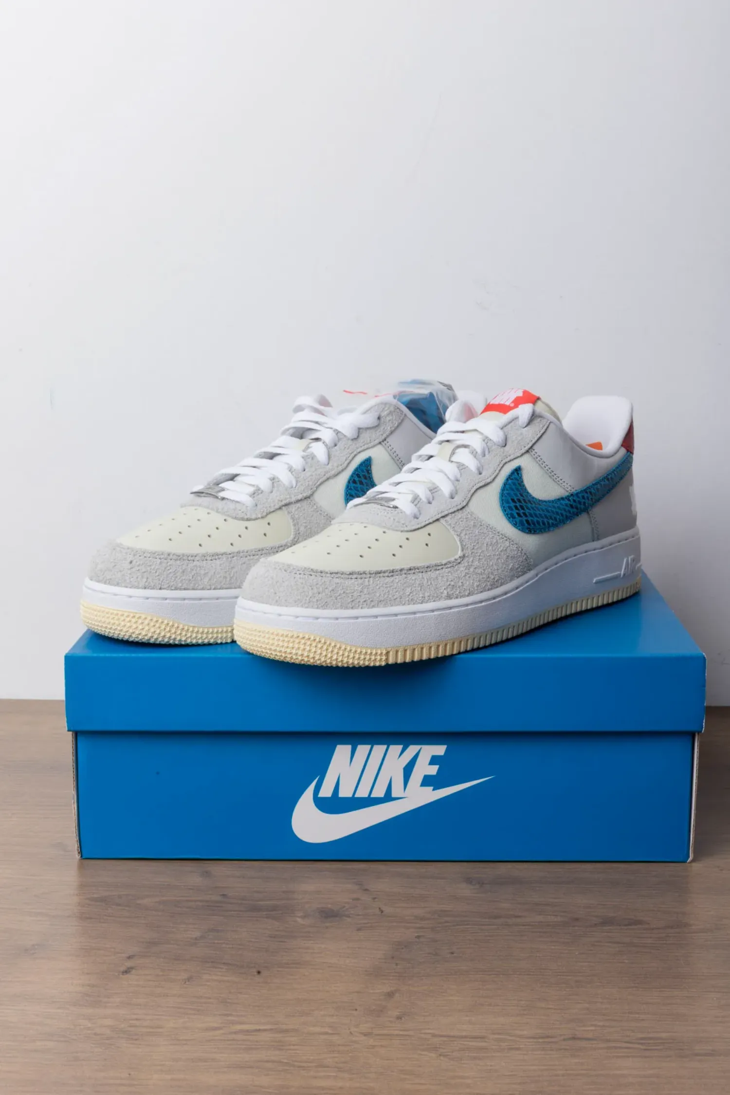 Undefeated x Nike Air Force 1 Low 5 On It — 42.5, Novo