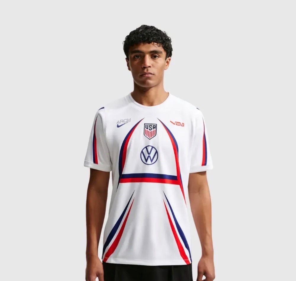USA x V.A.A. x Nike Camiseta Academy Pro White — P, Novo