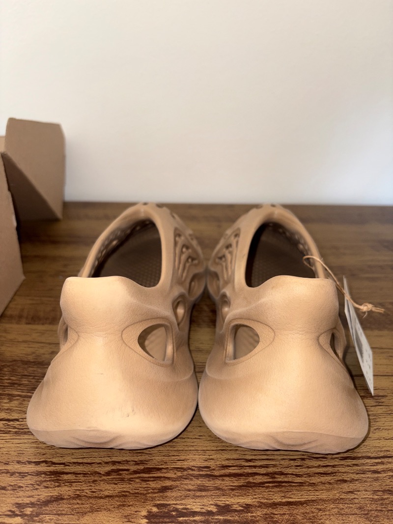 Foto 4 de Yeezy Foam Runner Clay Taupe — 44 / 45, Usado