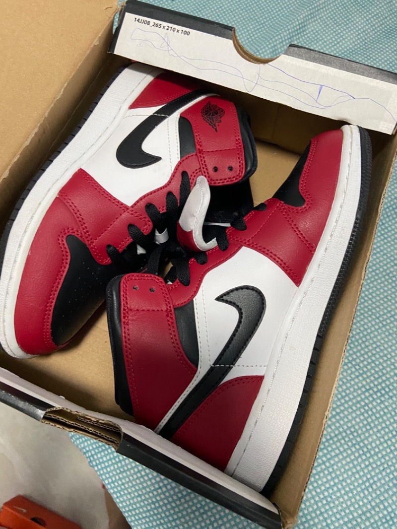 Foto 2 de Air Jordan 1 Mid GS Chicago Black Toe — 35, Usado