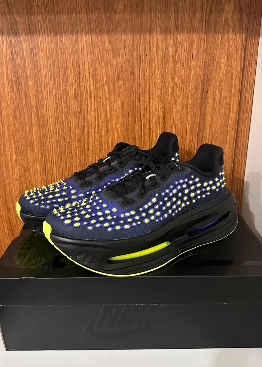 Nike Vomero Premium Rush Violet Volt Glow — 40, Novo