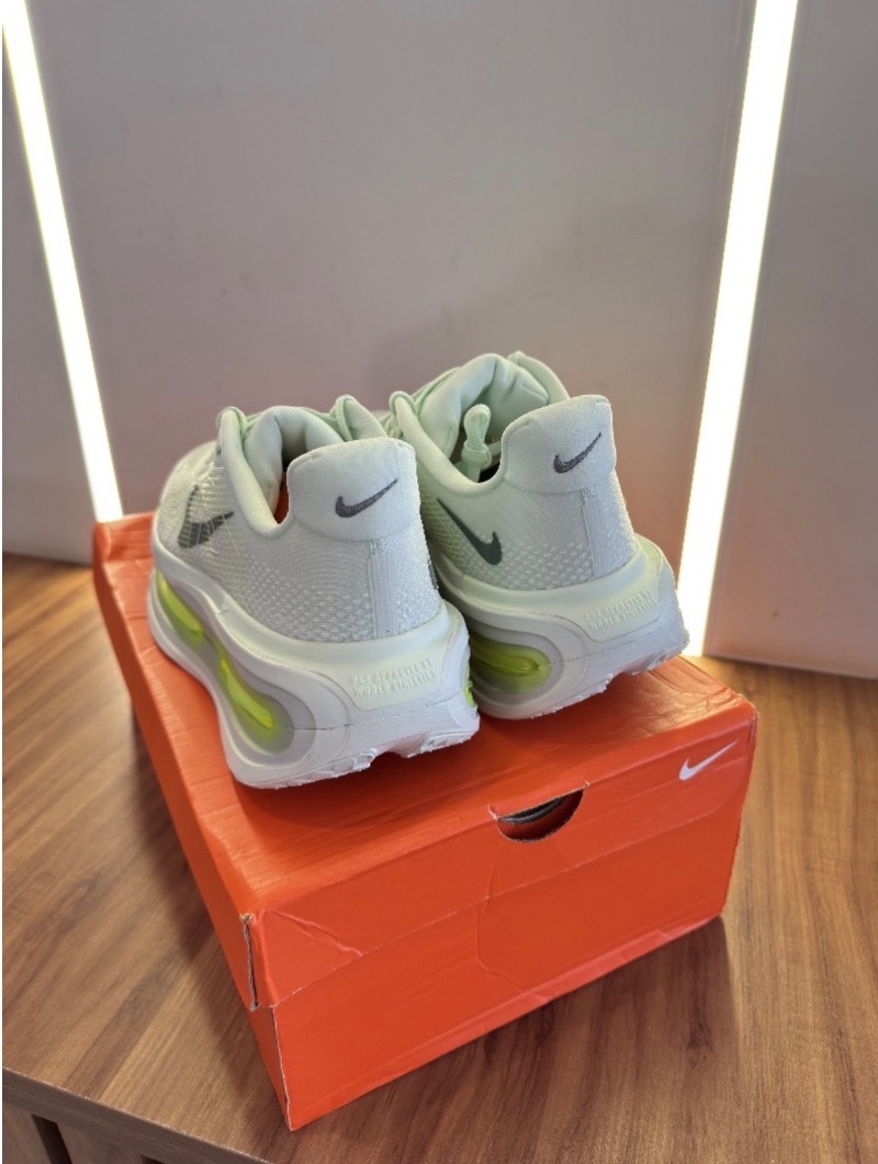 Foto 4 de Nike Vomero Premium Barely Volt — 42, Novo