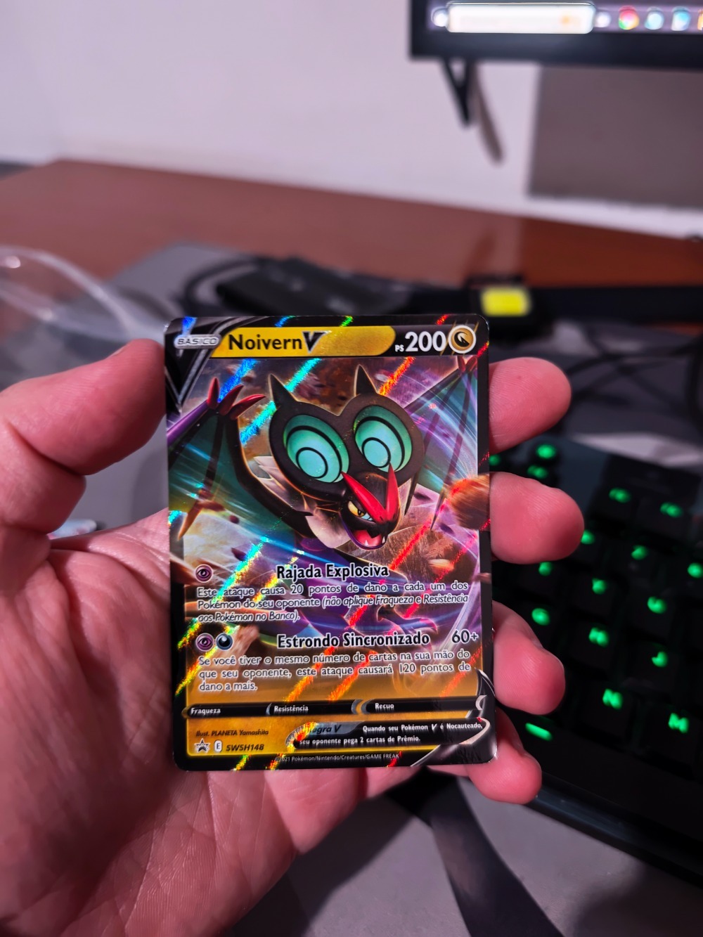Noivern V (SWSH148) Espada e Escudo Promos Pokémon TCG — Lightly Played, Usado
