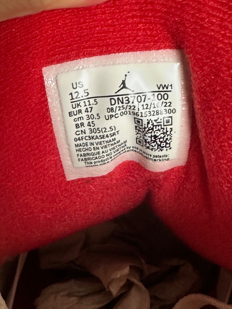 Foto 5 de Air Jordan 3 White Cement Reimagined — 45, Usado