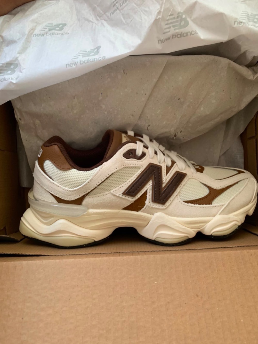 New Balance 9060 Breakfast Tea Angora — 35, Novo