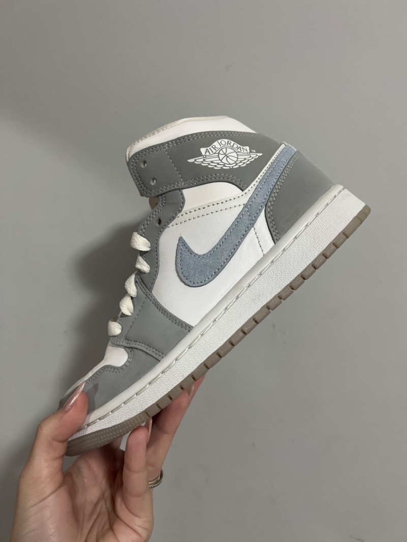 Air Jordan 1 Mid Wolf Grey — 34, Usado