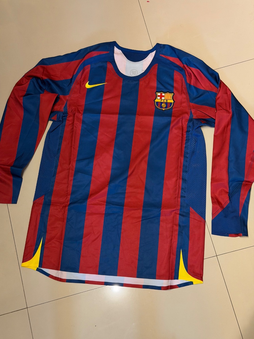 Camisa Nike FC Barcelona Re-Issue 2005/06 Ronaldinho #10 Home Jersey — M, Novo