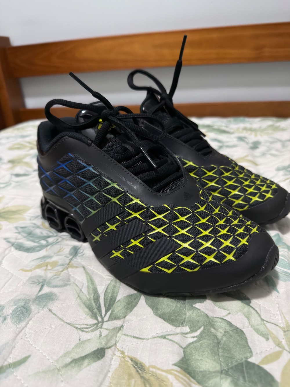 adidas Megaride S2 Core Black Semi Solar Yellow — 42, Usado