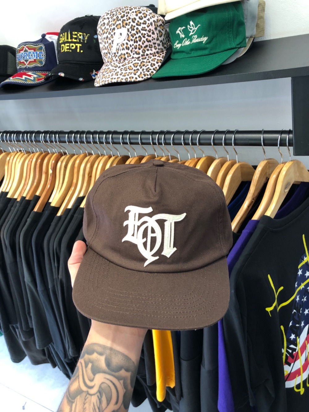 Boné Every Other Thursday Baseball Logo Five Panel Brown — Único, Novo
