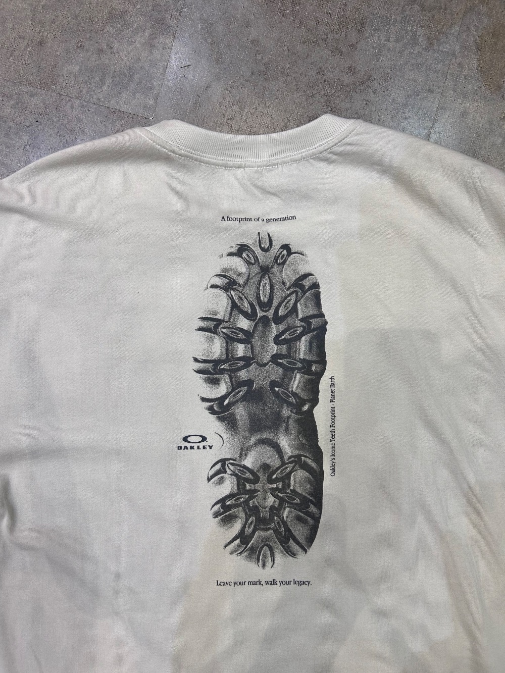 Camiseta Oakley Teeth Footprint White — M, Novo
