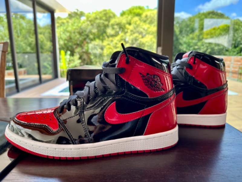 Foto 2 de Air Jordan 1 High Patent Bred — 41, Usado