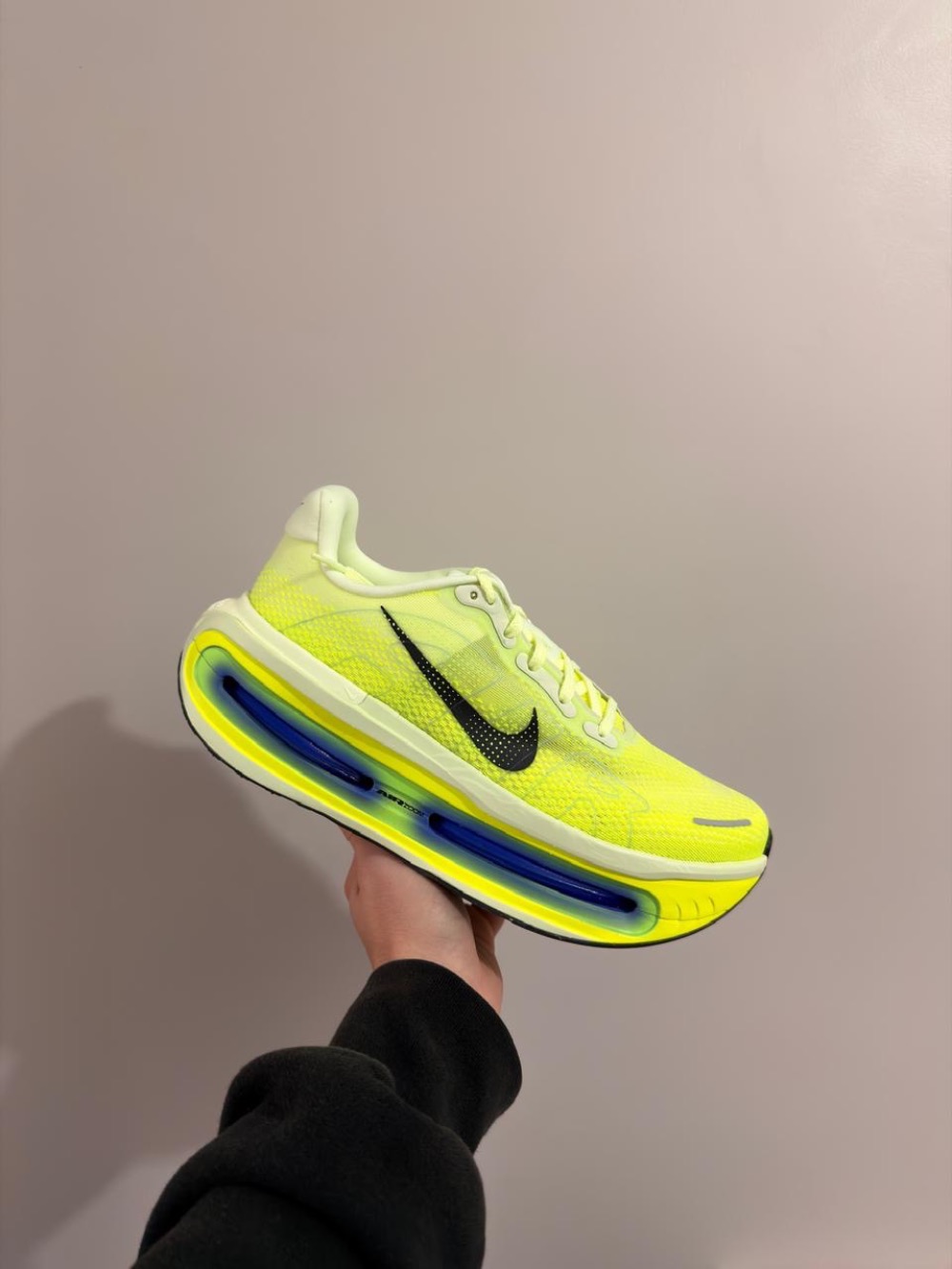 Nike Vomero Premium Volt Tint Sapphire — 40, Novo