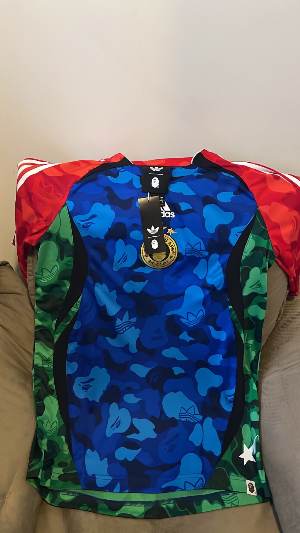 BAPE x adidas Camiseta Teamgeist H Blue Red Green — P, Usado