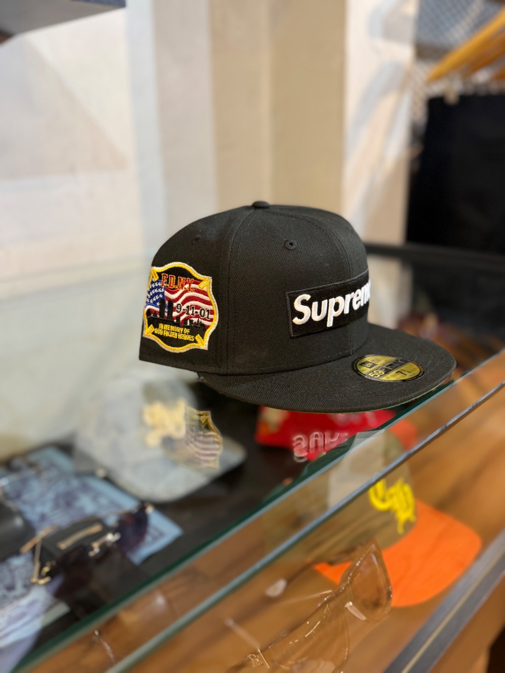 FDNY x New Era x Supreme Boné Box Logo Black FW26-W1 — 7-3/8, Novo