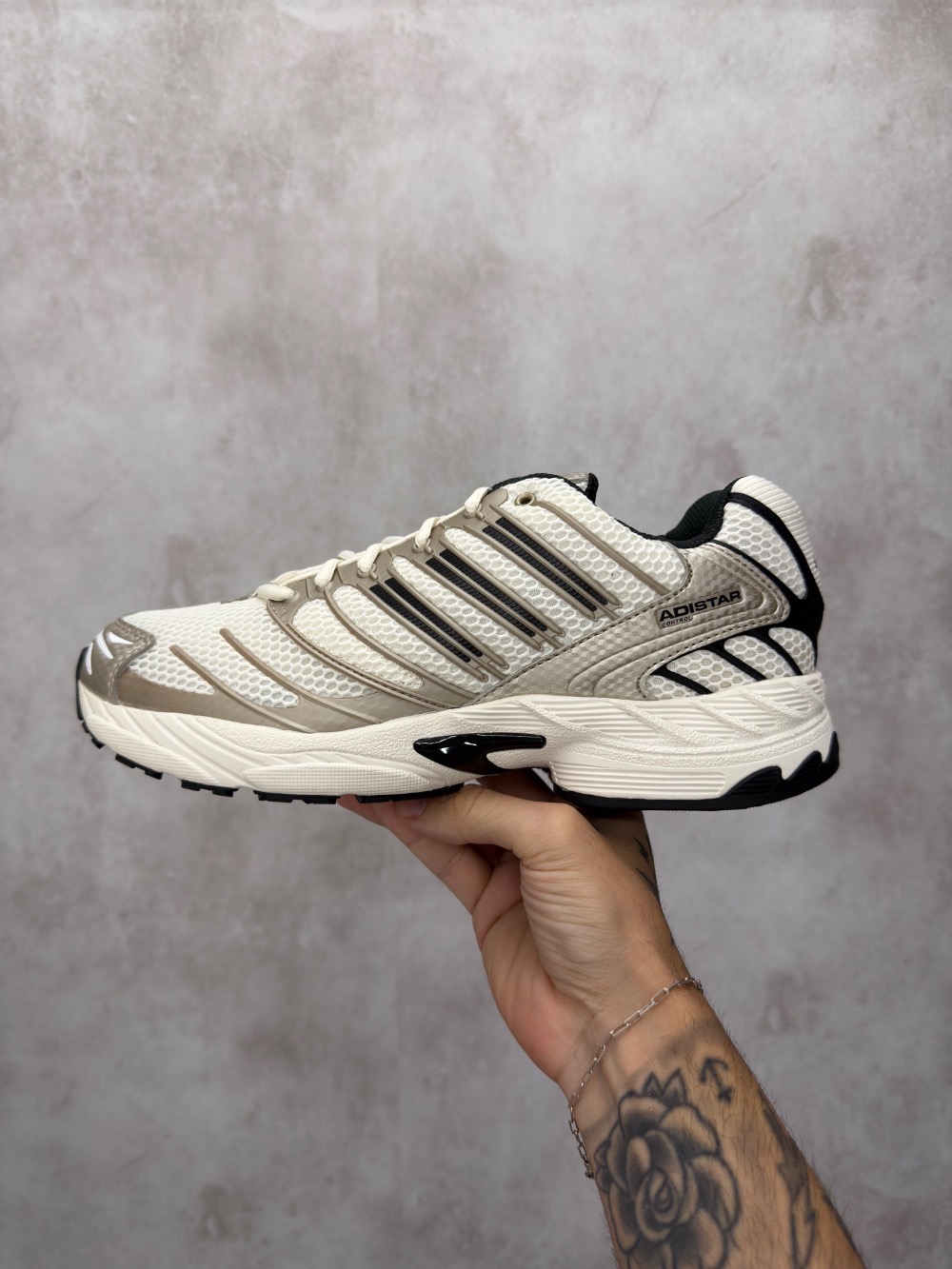 adidas Adistar Control 3 Cloud White Core Black Off White — 39 / 40 / 41 / 43, Novo