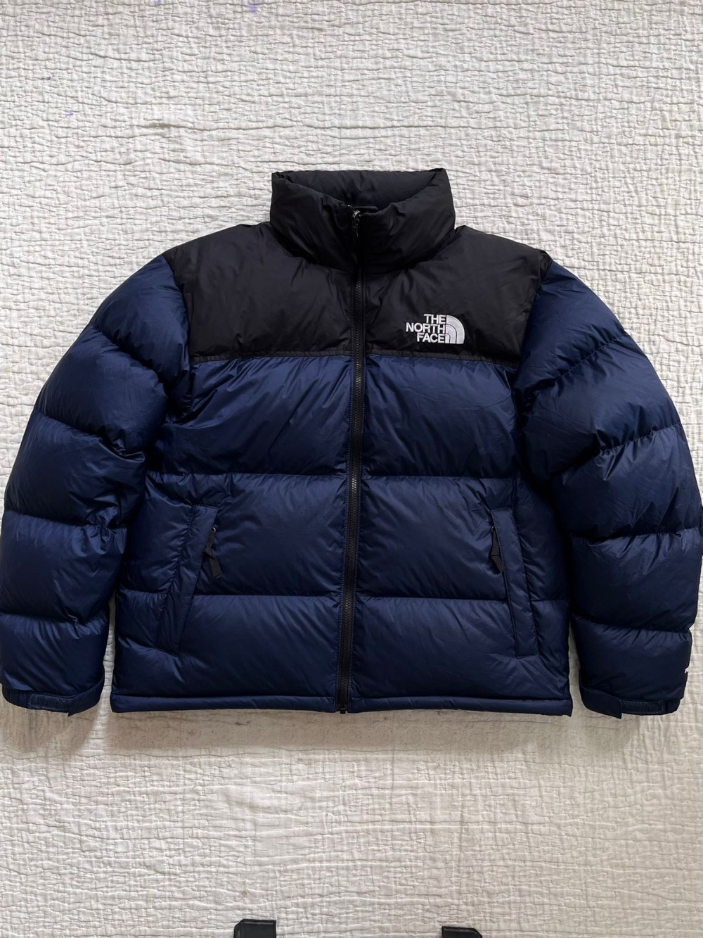 Jaqueta The North Face 1996 Retro Nuptse 700 Summit Navy TNF Black — G, Usado