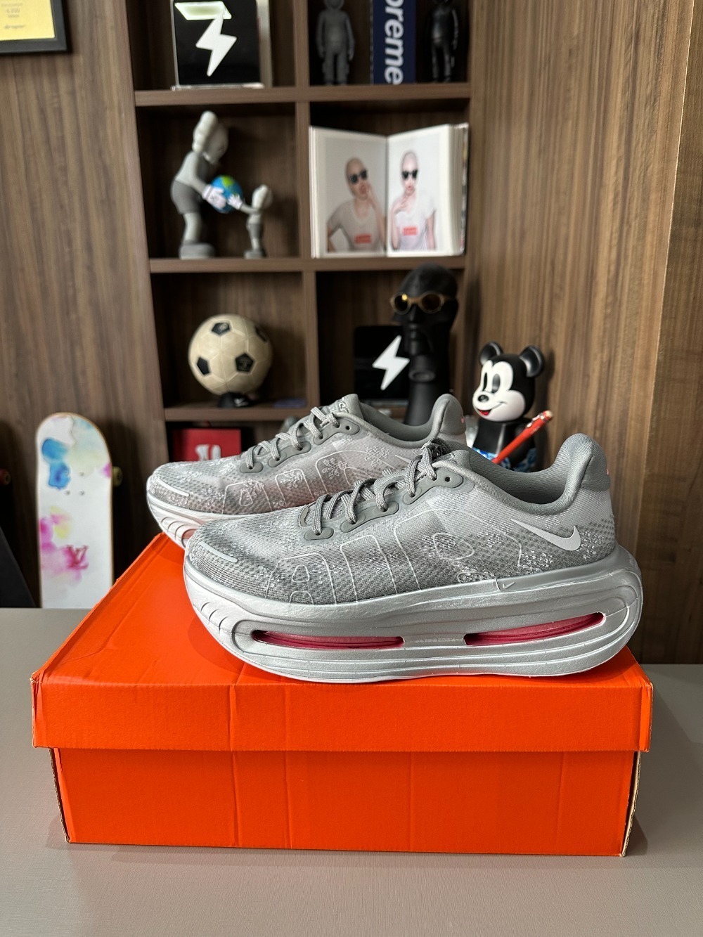 Nike Vomero Premium Geyser Grey Metallic Silver — 35.5, Novo
