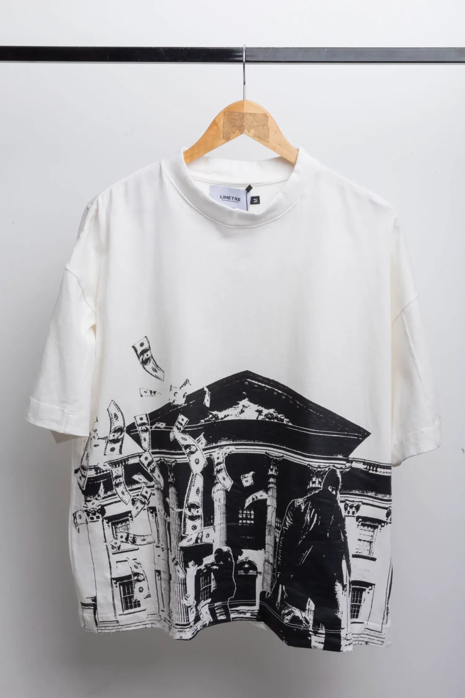 Camiseta Limetre Bank Boxy Off-White — P / M / G, Novo