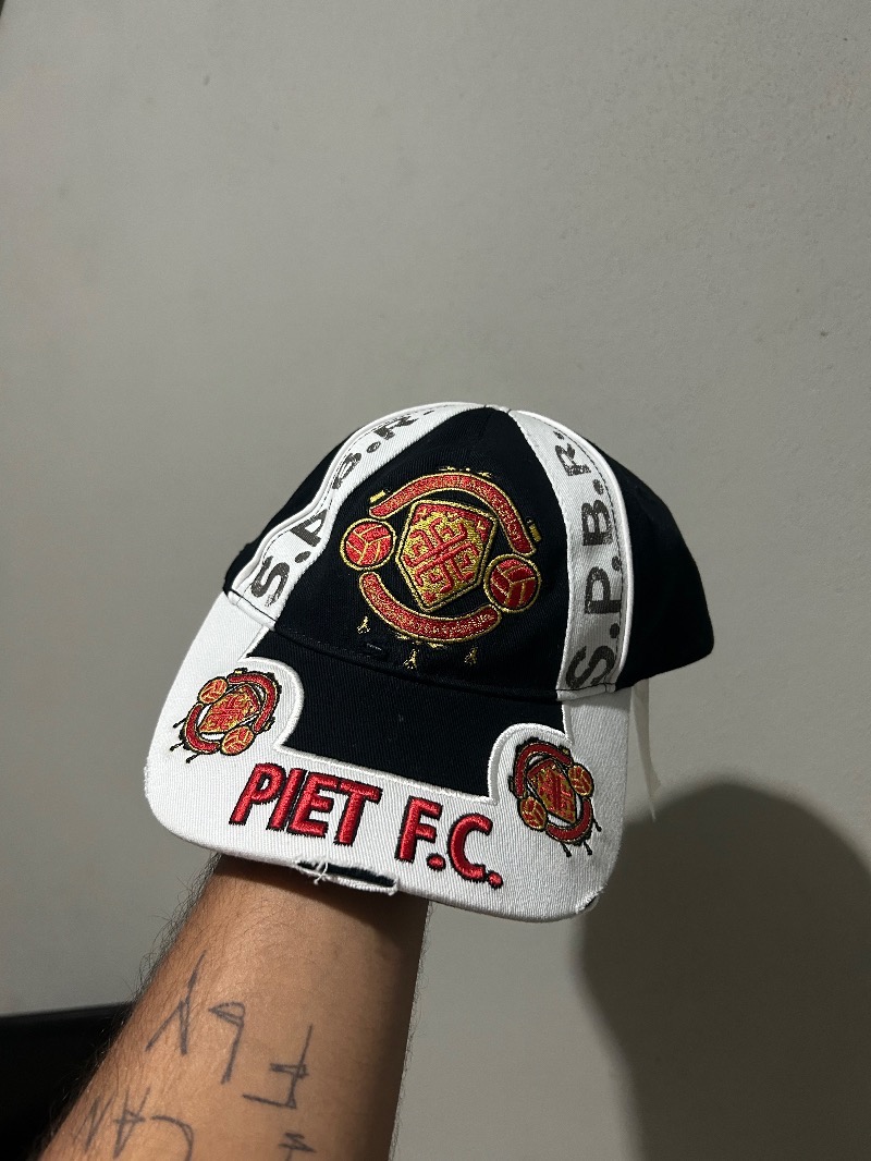 Foto 3 de Boné Piet F.C. Emblem Black — Único, Usado