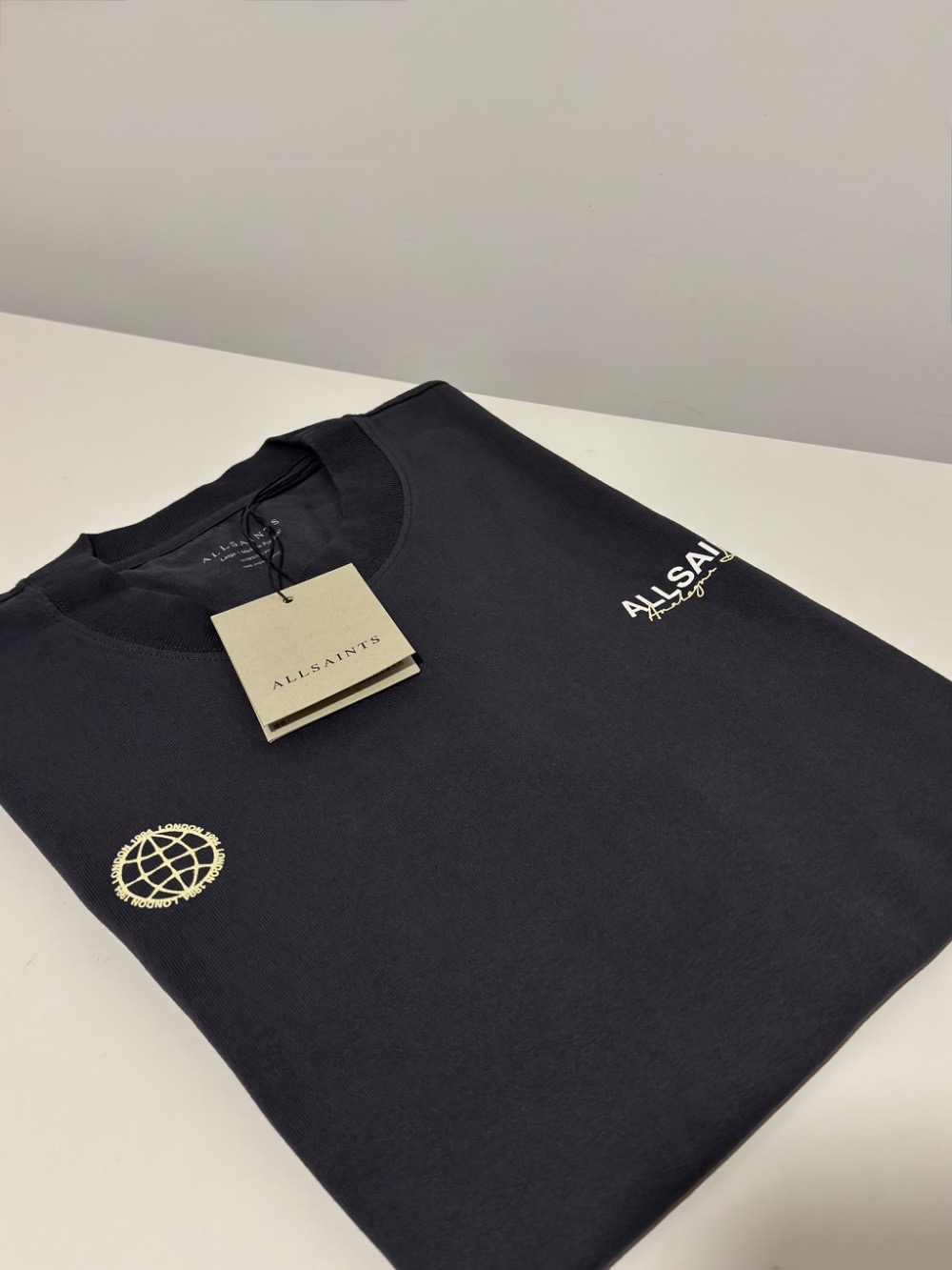 Camiseta AllSaints Emblem Short Sleeve Cotton Washed Black — G, Novo