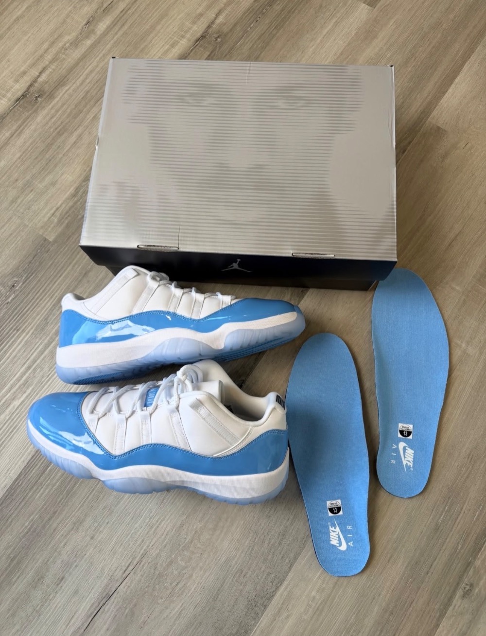 Air Jordan 11 Low University Blue — 40, Novo