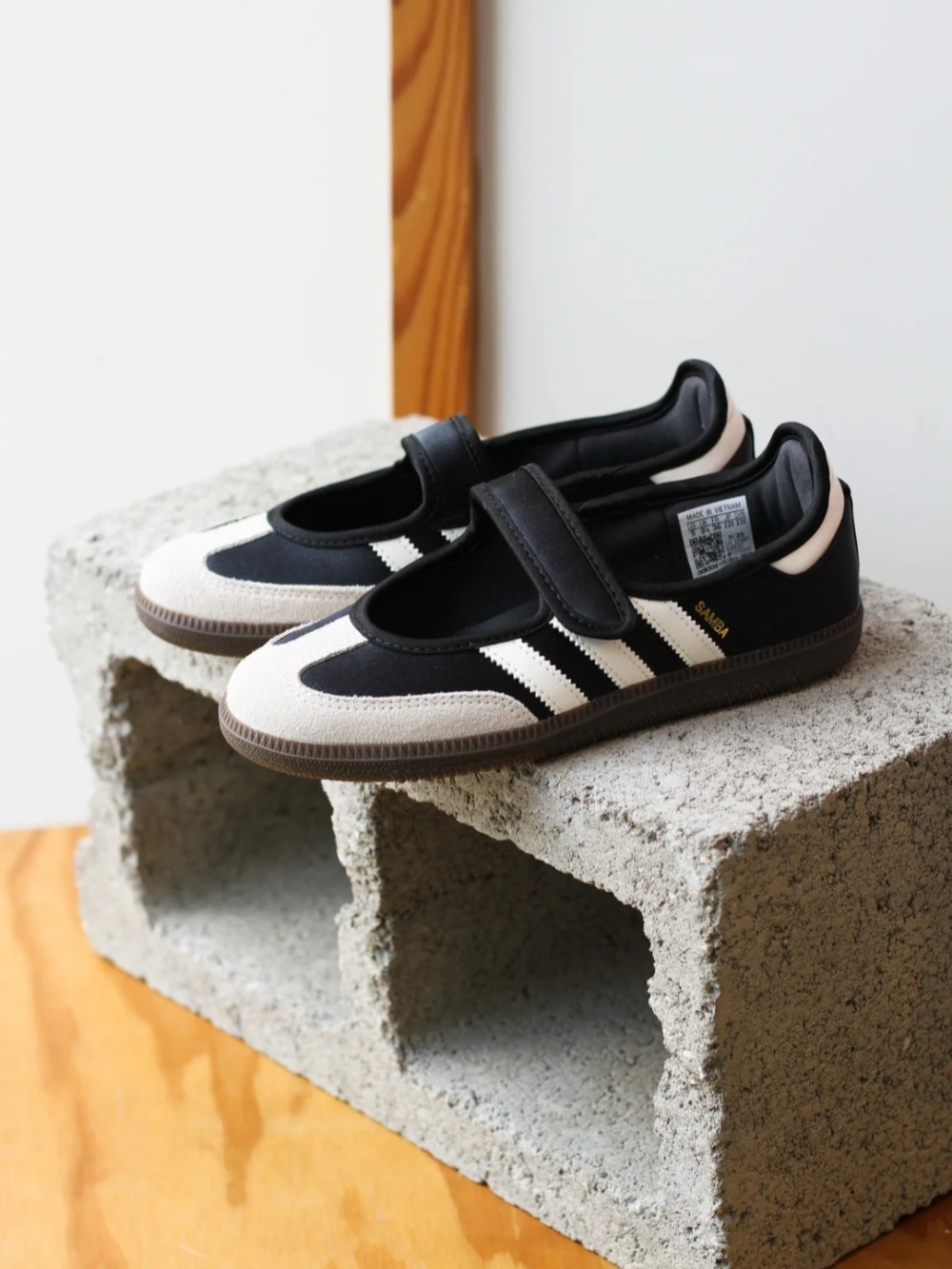 adidas Samba Jane Core Black Off White Gold Metallic — 34 / 35 / 36 / 37 / 38 / 39, Novo