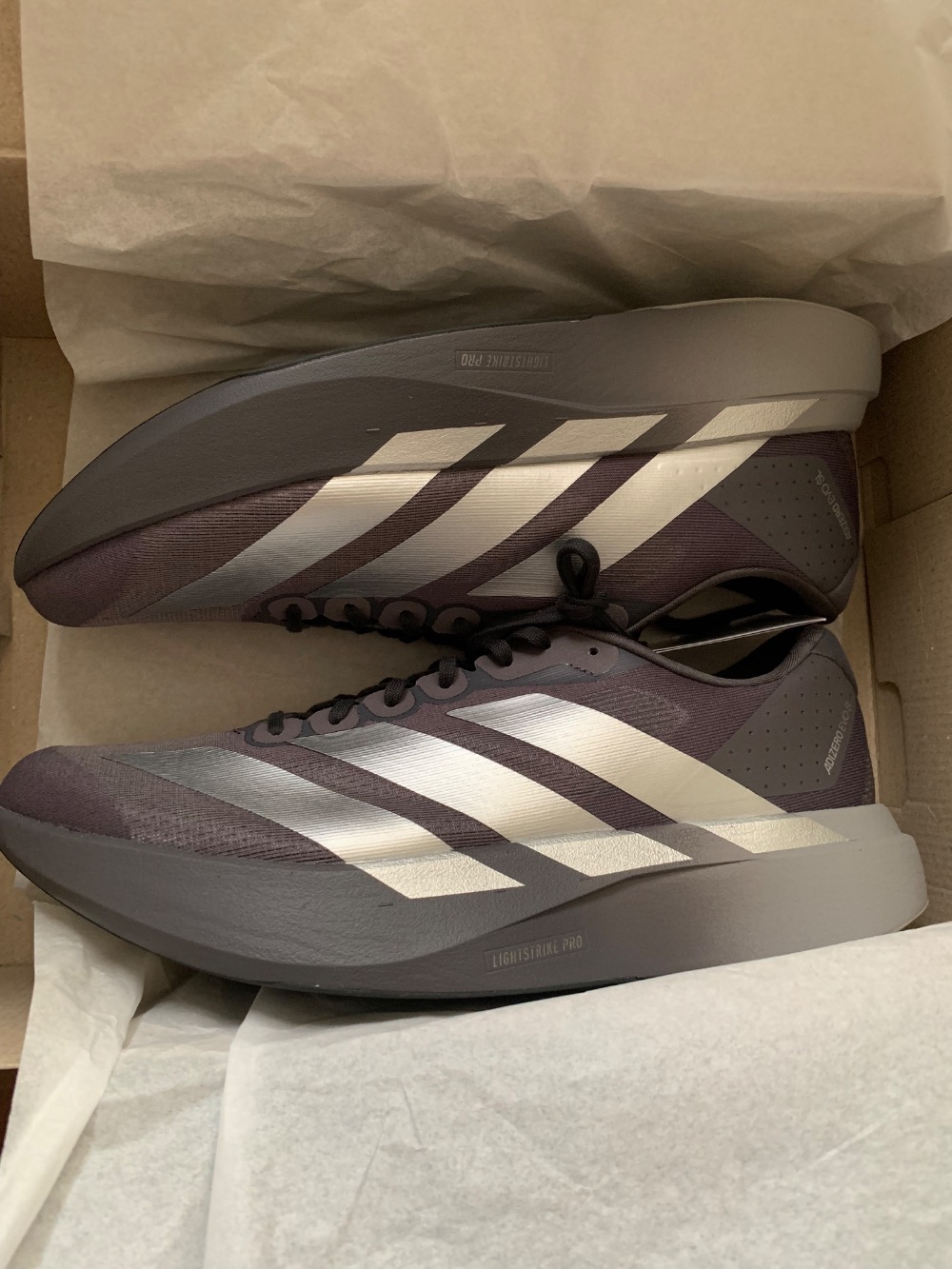 adidas Adizero EVO SL EXO Grey Strata Silver Metallic Light Granite — 43, Novo