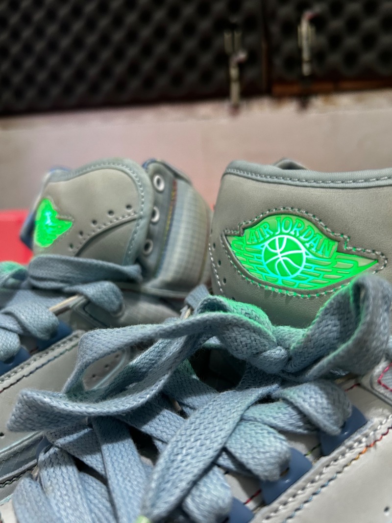 Foto 3 de J. Balvin x Air Jordan 2 — 41, Usado
