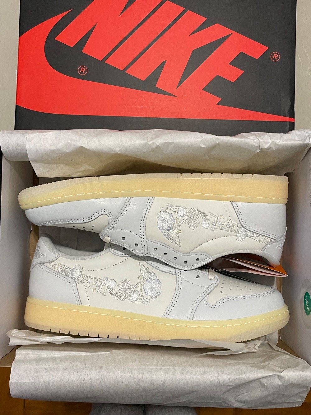 Air Jordan 1 Retro Low Floral Swoosh — 39, Novo