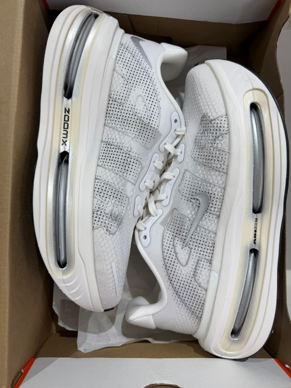Nike Air Zoom Vomero Premium Summit White Sail — 40, Novo