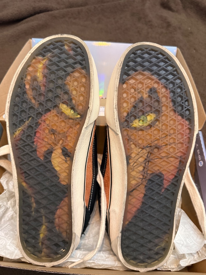 Foto 2 de Disney x Vans Knu Skool Black — 39, Usado