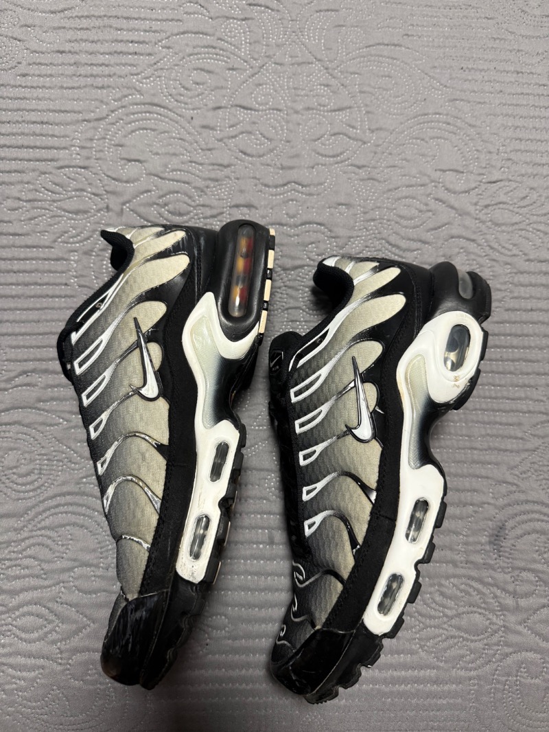 Foto 3 de Nike Air Max Plus Black Metallic Silver — 41, Usado