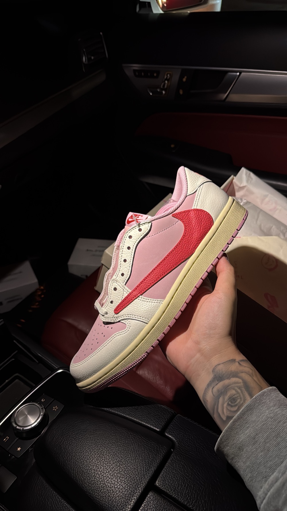 Travis Scott x Air Jordan 1 Low OG SP Sail Tropical Pink — 43.5, Novo