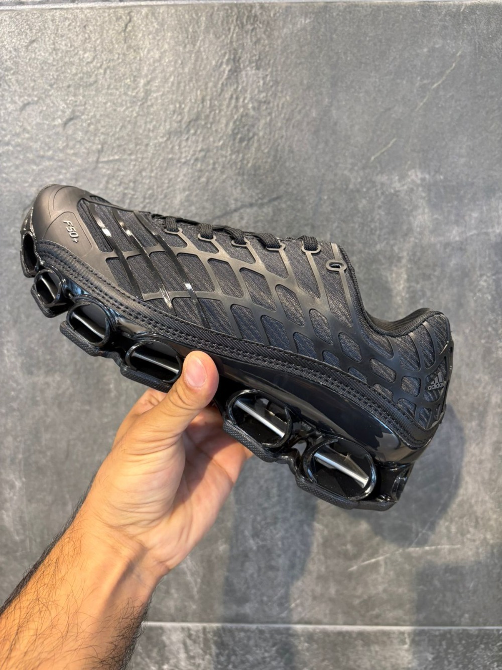 adidas Megaride F50 Core Black Iron Metallic — 39 / 40 / 41 / 42 / 43, Novo