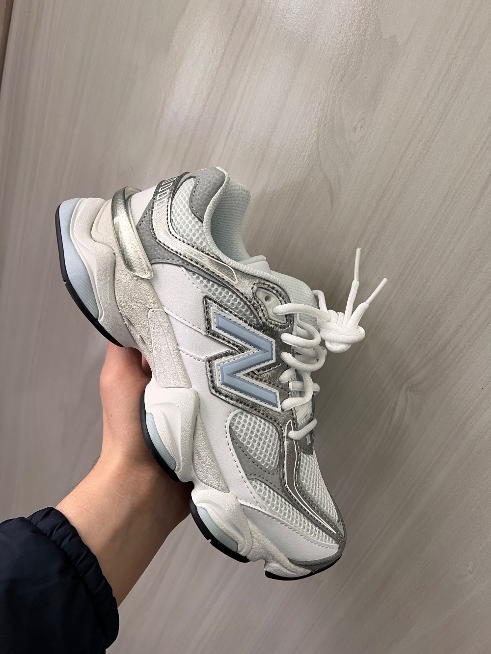 New Balance 9060 Light Beige Light Blue — 40, Novo