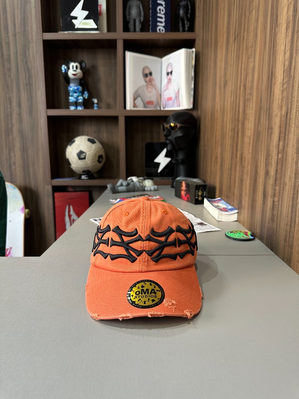 Boné oMA Studios NY NY Crown Curved Distressed Orange — Único, Novo