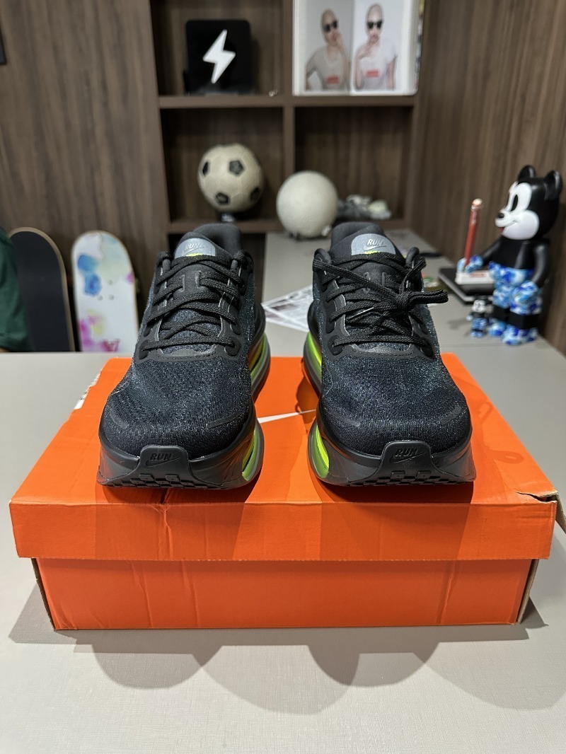 Foto 4 de Nike Vomero Premium Black Volt — 37, Novo