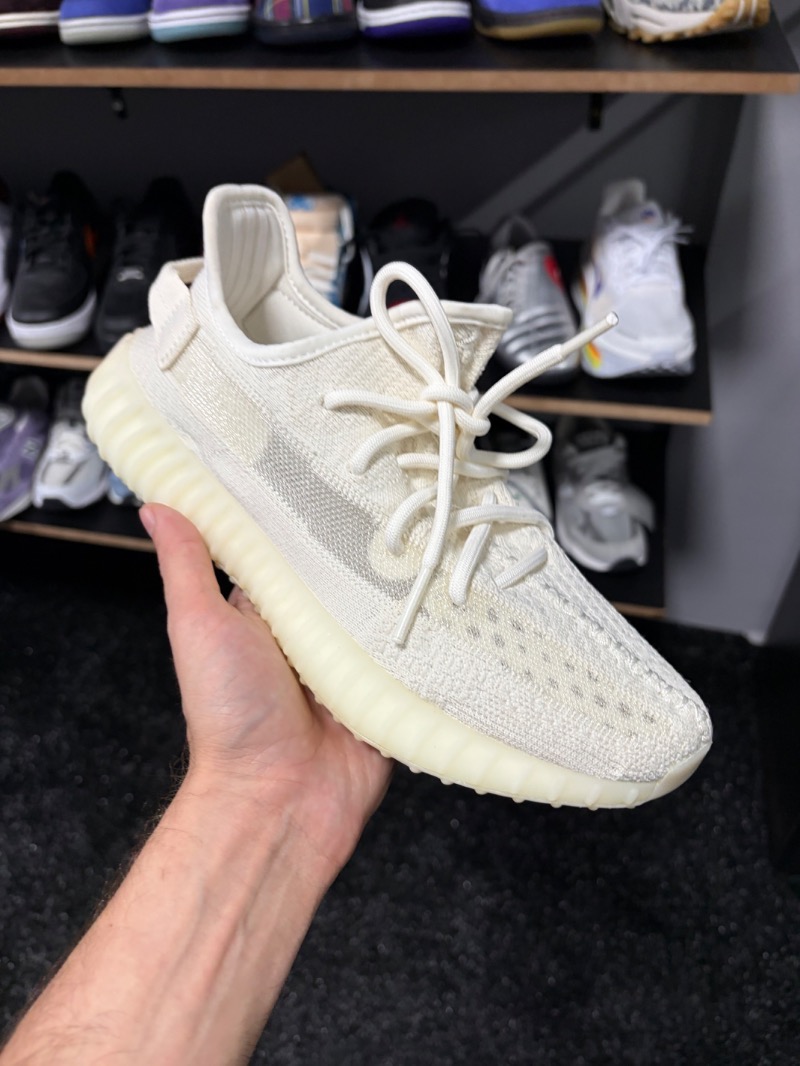 Foto 2 de Yeezy Boost 350 V2 Bone — 37, Novo